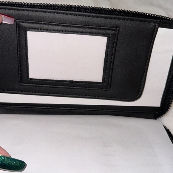 Betsey Johnson skull and crossbones zip wallet/wristlet. ☠️ - Picture 8 of 10